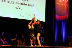 HandstandLiara